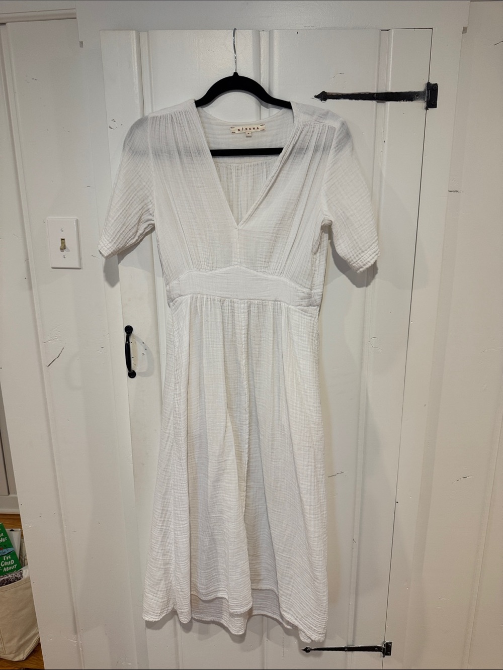 XiRENA White Textured V-Neck Midi Dress